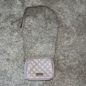 Itzy Ritzy Crossbody Diaper Bag – Features 6 Pockets & 2 Compartments.